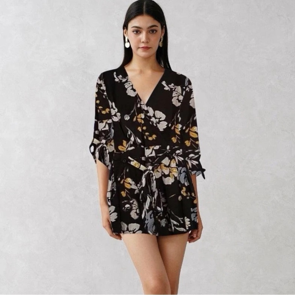 Yumi Kim Floral Black/Yellow V-neck Tie Waist Love Triangle Romper Size XS